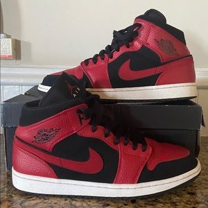 Air Jordan 1 mid “Bred” size 10.5 *Used*